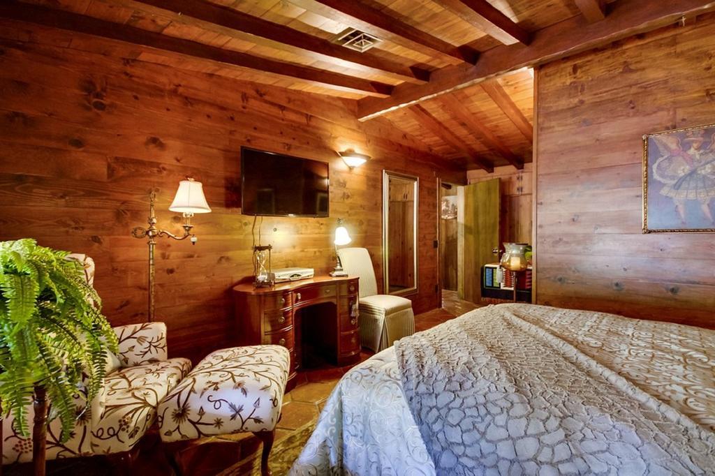 Vineyard Hacienda Hotel Spring Valley  Room photo