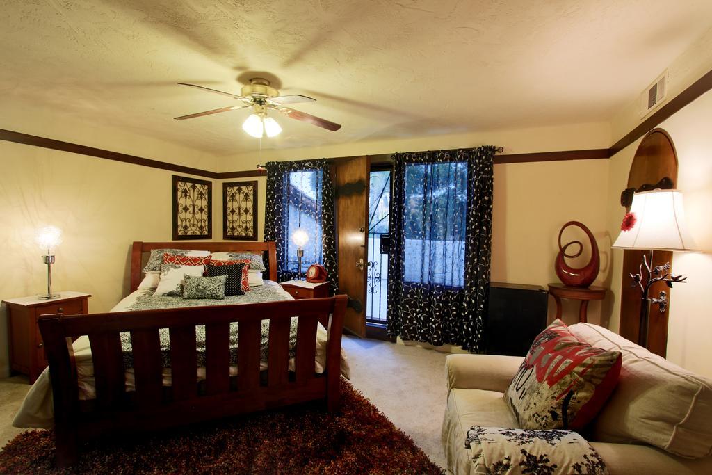 Vineyard Hacienda Hotel Spring Valley  Exterior photo